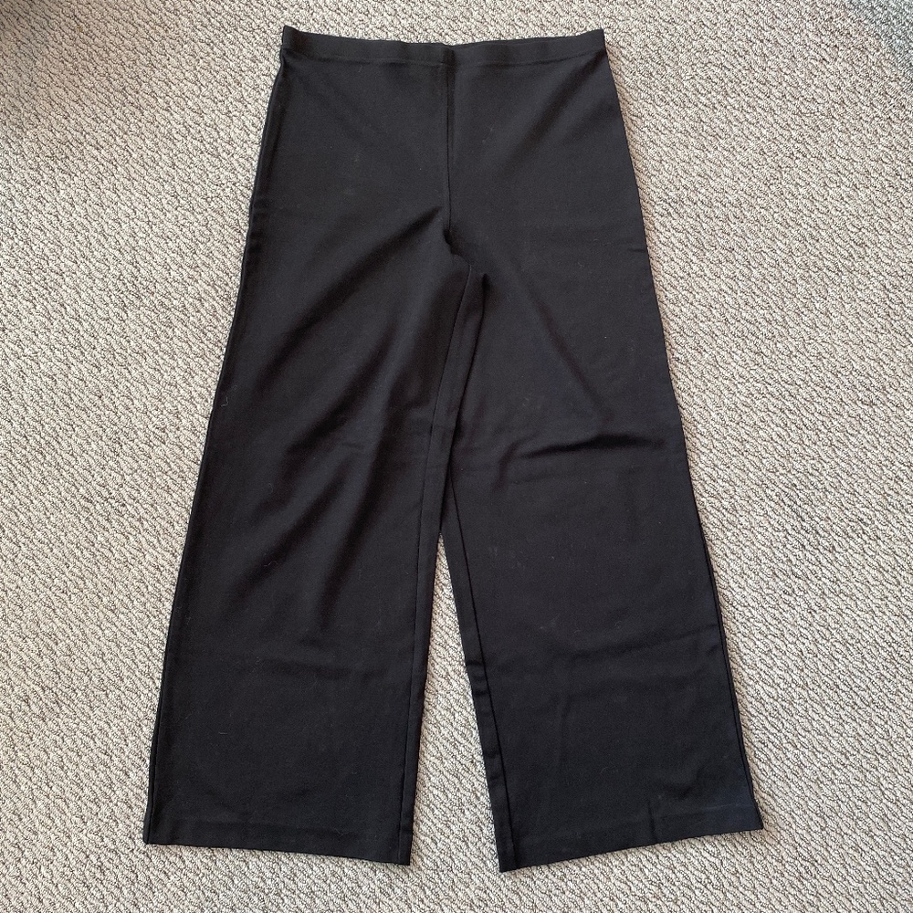Wide-leg, black stretch pants